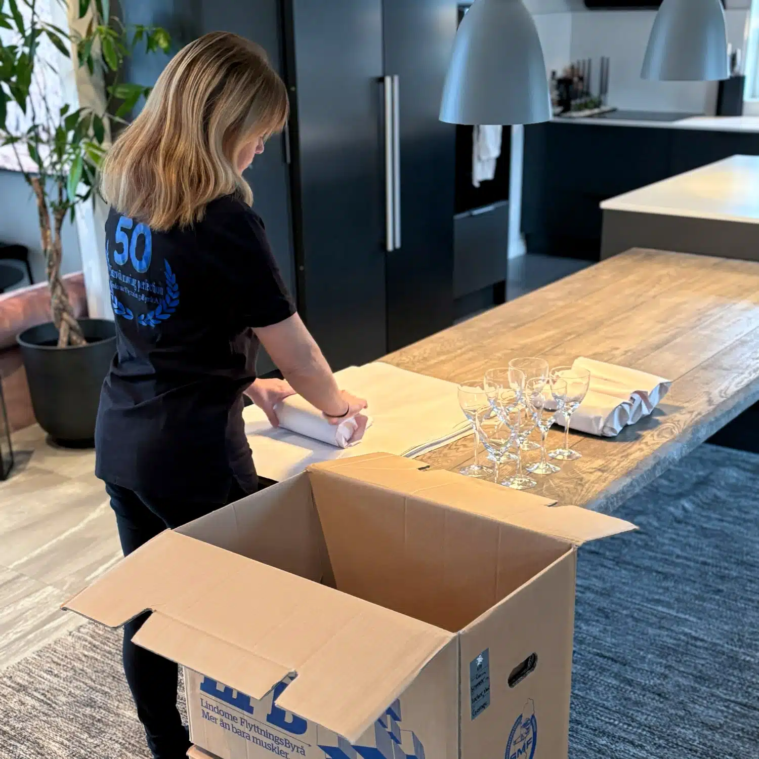 flyttpackning-4 Flyttpackning av glas och porslin i kartong